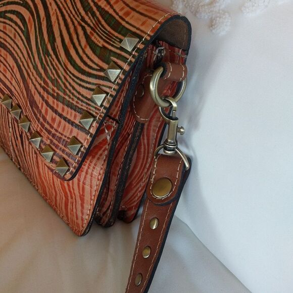 Patricia Nash Wavy Striped Hermosa Medium Crossbody-Pyramid Studded Strap - Picture 4 of 16